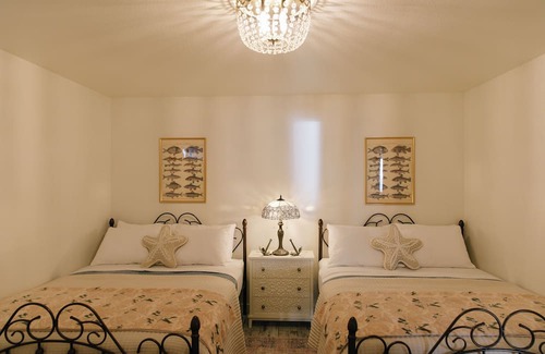 Anderson Island Cabaña | The Cottage on Anderson Island- Waterfront stay with beach, views, and fire pit!