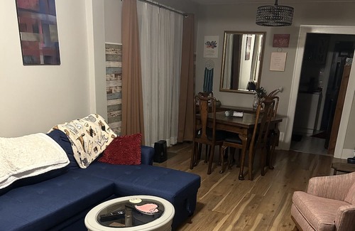 Mishawaka Casa | Cozy "pet-friendly" quiet, close to Notre Dame, and in a very safe location.
