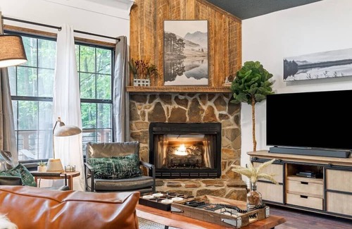 Eagle Mountain Casa | New Cabin in Mtn Community Hot Tub Fire Pit