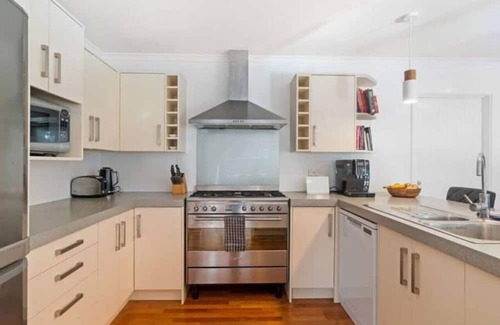 Arthur's Point Casa | At home on Atley, Arthurs Point