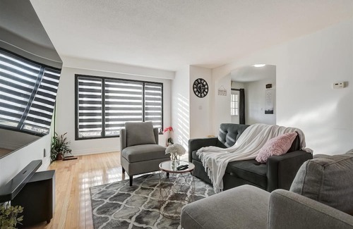 Markham Casa | Cozy home in Markham city where you can gather with family and friends.