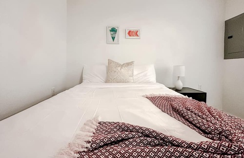 Downtown Springfield Apartamento | Sleepover: Intimate 1BD/1BA Downtown Springfield
