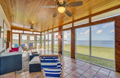Spring Hill Cabaña | Gulf Front Spring Hill Getaway w/ Grill & Dock!
