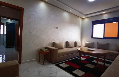 Bni Makada Apartamento | Charming 1Bedroom Apartment with 2 Living Rooms Near Train Station & City Center