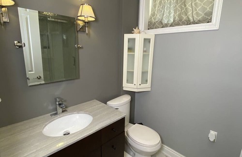 Lakeview Casa | Private Mississauga South Basement Apartment with Bedroom & Den