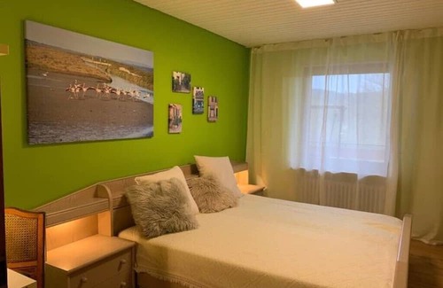 Schwaebisch Gmuend Apartamento | Ferienwohnung 'weiler in den Bergen' mit Bergblick, Balkon und Wlan