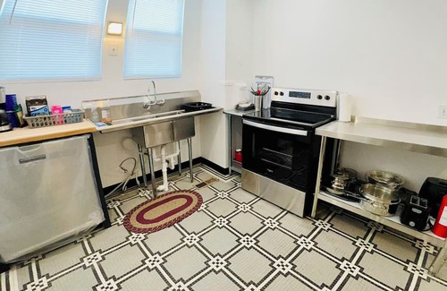 Topeka Casa | Stylish Studio Apartment in Topeka - Long Stays Available!