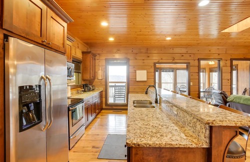 Celina Cabina | Peaceful Celina Cabin w/ Hot Tub & Lake View!