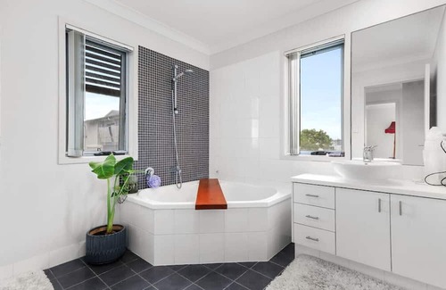 Tugun Casa | Relaxed Coastal Getaway