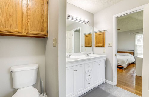 Alpharetta Casa | Minimalist Alpharetta Home w/ Balcony Near Atlanta