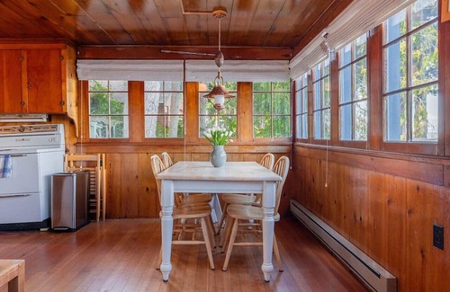 Greenbank Cabina | Sunrise View Waterfront Getaway