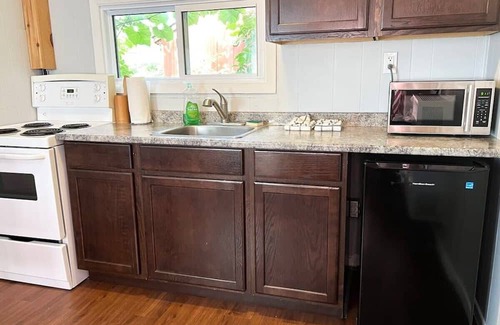 Bloomfield Casa | The Waupoos: Cozy Couple's Getaway in PEC