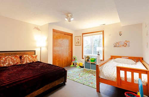 West Linn Casa | 2,300 sqft Spacious 2-bedroom house Kids Friendly in West Linn