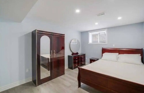 Durham Region Casa | New basement- separate entrance