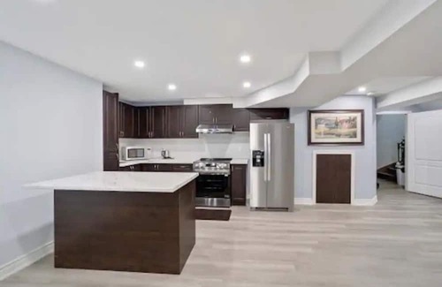 Durham Region Casa | New basement- separate entrance