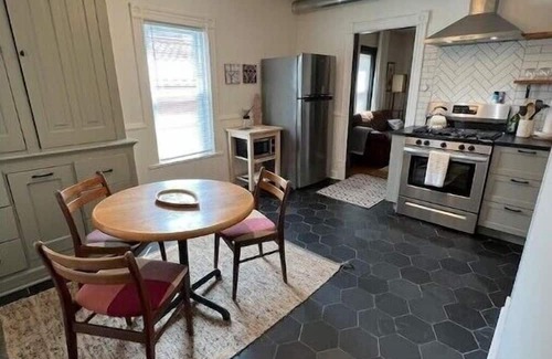 Northeast Minneapolis Arts District Casa | NE Minneapolis Brick Beauty - Unit 3