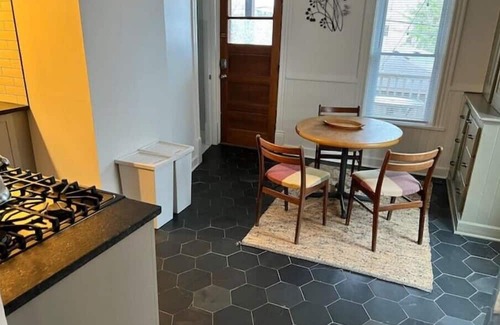 Northeast Minneapolis Arts District Casa | NE Minneapolis Brick Beauty - Unit 3