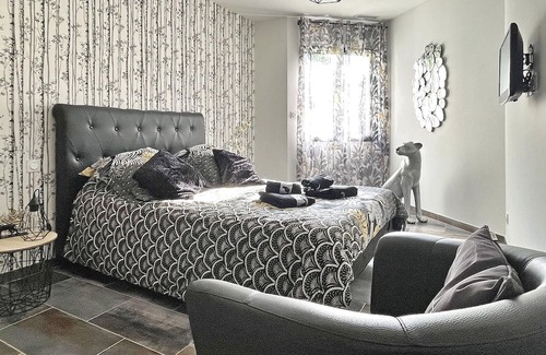 Sainte-Cecile-les-Vignes Casa | Experience the charm of Sainte Cécile Les Vignes in this delightful, air-conditioned villa, an idyll