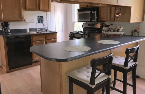 Golden Casa | Golden Historic District 3BR Bungalow