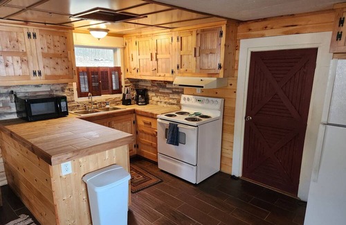 Lake Cabaña | Tranquil Retreat on Bluff Lake: Your Perfect Lakeside Getaway!