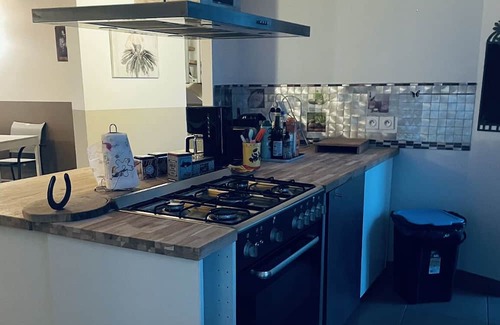 Montluel Casa | Maison Mitoyenne à la Campagne. 3 Chambres. Proche Sortie A46, A432 les Echets