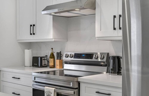 Hamilton Casa | Elegant 3BR Home Near Hospitals/Tims Field/QEW