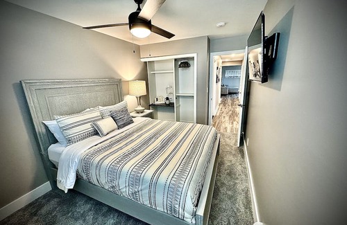 Keego Harbor Condominio | Pure Michigan Staycation!