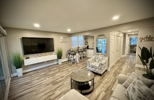 Keego Harbor Condominio | Pure Michigan Staycation!
