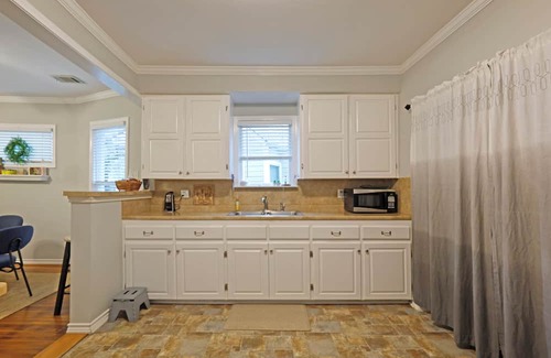 Hillsboro Casa | Charming VRBO in Historic District - near Downtown and easy access to Waco/DFW