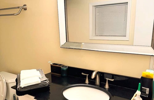 Roseland Casa | Step into luxury at our fully equipped, cozy 4/5 BR, a blend of style & comfort.