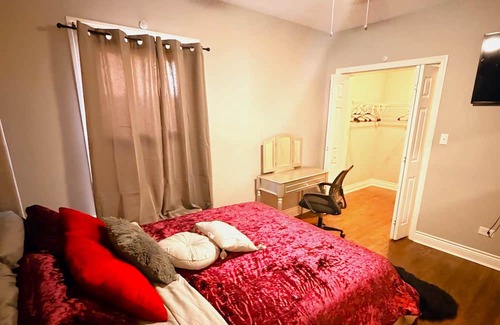 Roseland Casa | Step into luxury at our fully equipped, cozy 4/5 BR, a blend of style & comfort.