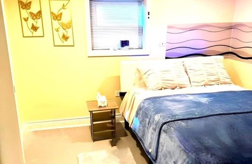 Roseland Casa | Step into luxury at our fully equipped, cozy 4/5 BR, a blend of style & comfort.