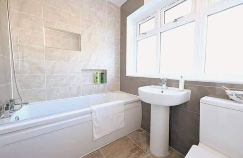 Abbey Wood Casa | Vibrant 3BD home with great links to the city