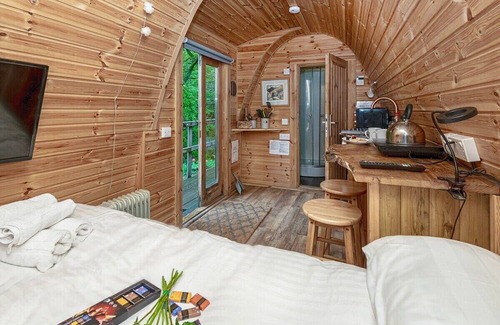 Taicynhaeaf Apartamento | Magical Forest Nest ** Hot tub ** Pet friendly