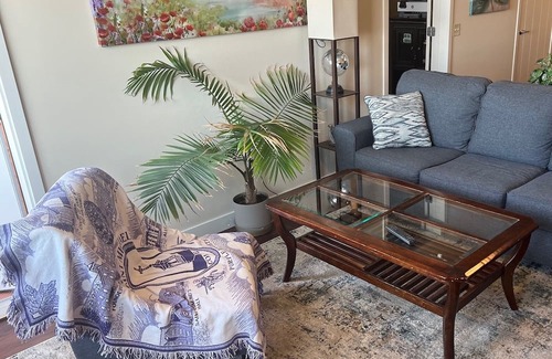 South Burlington Apartamento | 1-BR apartment with deck overlooking Lake Champlain and the Adirondack Mountains
