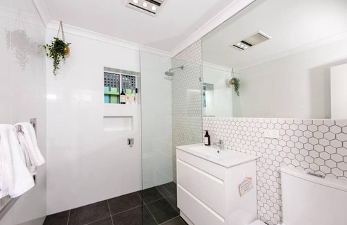 Fitzroy North Casa | Funky 1 BR home in Fitzroy on Brunswick street!