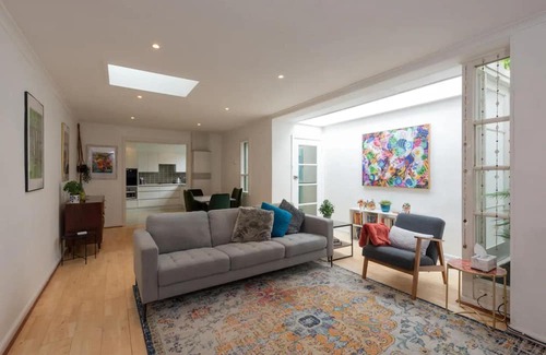 Fitzroy North Casa | Funky 1 BR home in Fitzroy on Brunswick street!