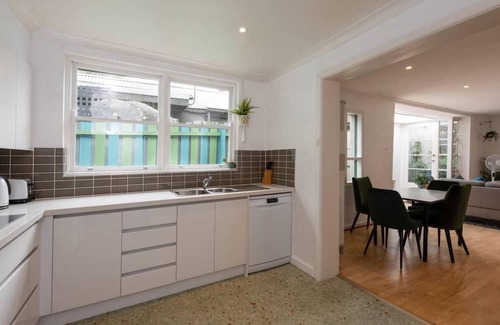 Fitzroy North Casa | Funky 1 BR home in Fitzroy on Brunswick street!