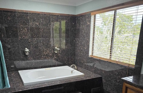 Union City Casa | Beautiful classy house for relaxation. Huge spaces and a great ambiance.