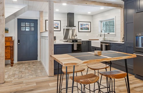 Brownsville Cabaña | Vermont LUX stay with Doggy suite