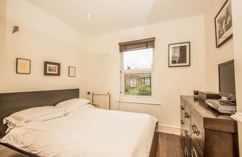 Epsom Casa | Delightful Epsom Home, London/Surrey,sleeps 7/8, Garden, Off Street Parking
