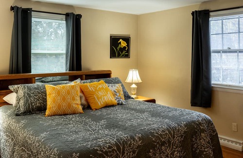Shorewood Casa | Larkin Street Townhome and Gardens