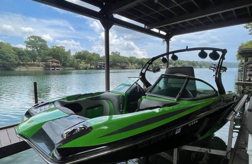 Apache Shores Alquiler De Eote | Private Lake Austin dock and surf boat for the day