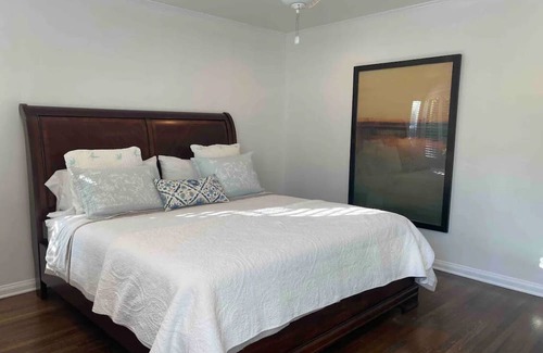 Wilshire Montana Casa | Little heaven, close to beach, full kitchen, strong WiFi, kid & pet friendly