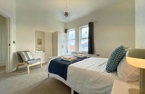 Doncaster Apartamento | 4 Bedroom Duplex Near Races and Hospital, Sleeps 7