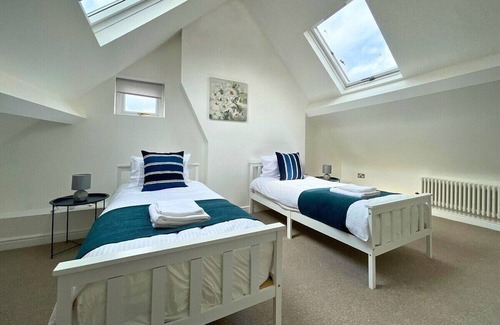 Doncaster Apartamento | 4 Bedroom Duplex Near Races and Hospital, Sleeps 7