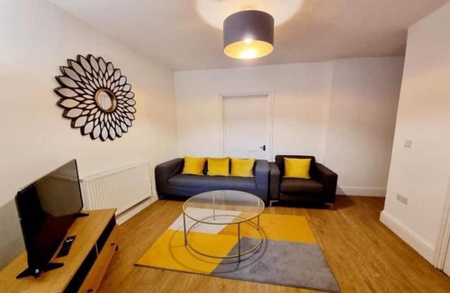 Mile End Apartamento | Evo Mile- 2 Bedroom Flat, Sleeps Upto 3, 3 min walk to Mile End Station