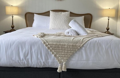 Blayney Casa | The Albion - Light & Cosy