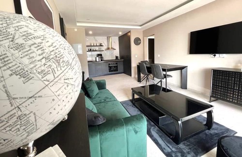Serrekunda Apartamento | 1 Bed Apartment with Sea View & Private Balcony