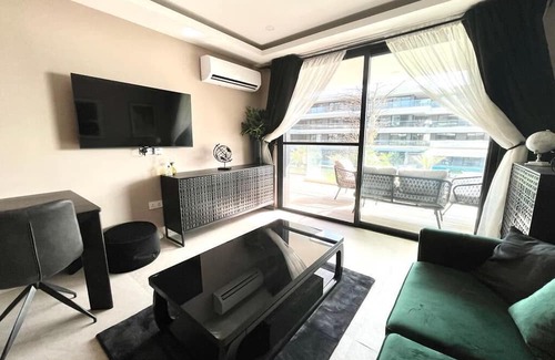 Serrekunda Apartamento | 1 Bed Apartment with Sea View & Private Balcony